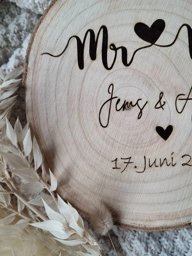 Personalisierte Baumscheibe Hochzeit – Einzigartiges Hochzeitsgeschenk aus Holz mit Gravur