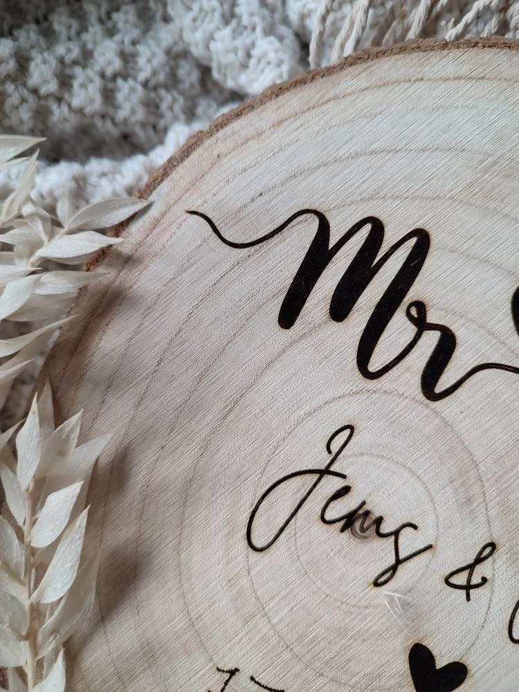 Personalisierte Baumscheibe Hochzeit – Einzigartiges Hochzeitsgeschenk aus Holz mit Gravur