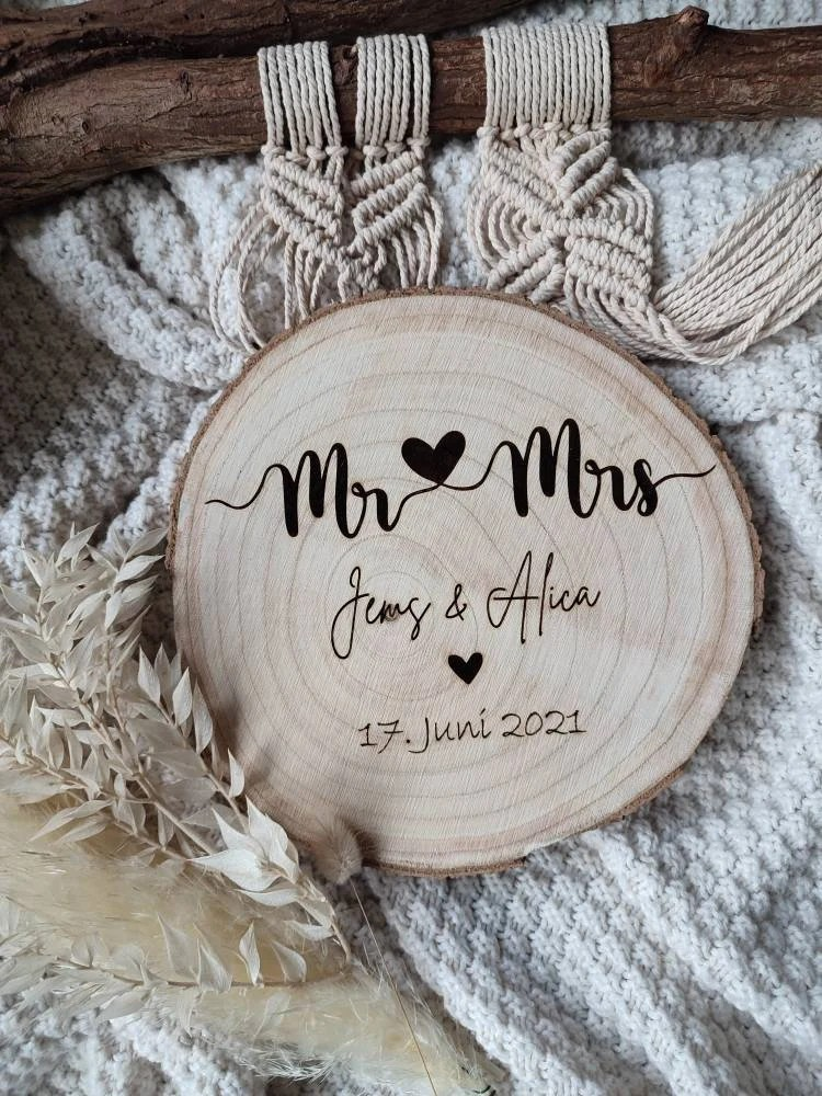 Personalisierte Baumscheibe Hochzeit – Einzigartiges Hochzeitsgeschenk aus Holz mit Gravur