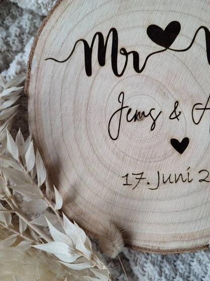 Personalisierte Baumscheibe Hochzeit – Einzigartiges Hochzeitsgeschenk aus Holz mit Gravur